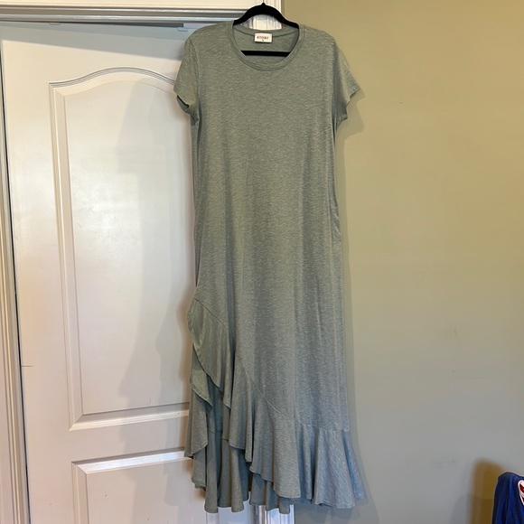 Maxi tshirt dress with pockets! - Picture 2 of 5
